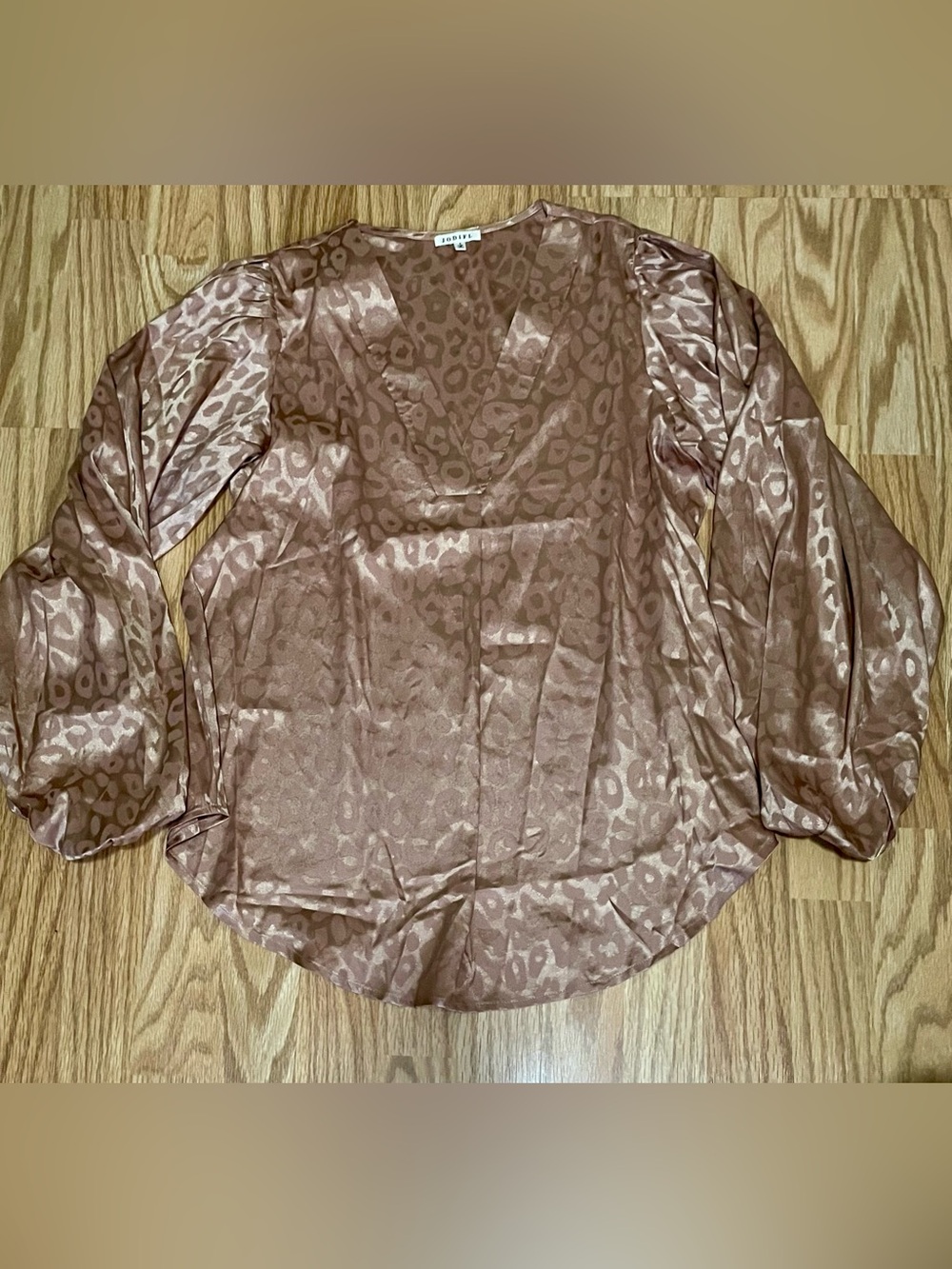 JODIFL Rose Quartz Satin Leopard V-Neck Blouse - Small